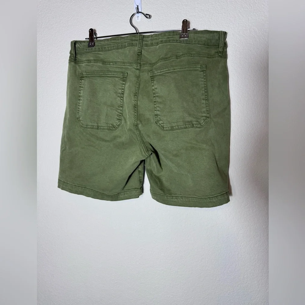 Kut From The Kloth Women's Catherine Shorts Olive Size 16 - Picture 2 of 10
